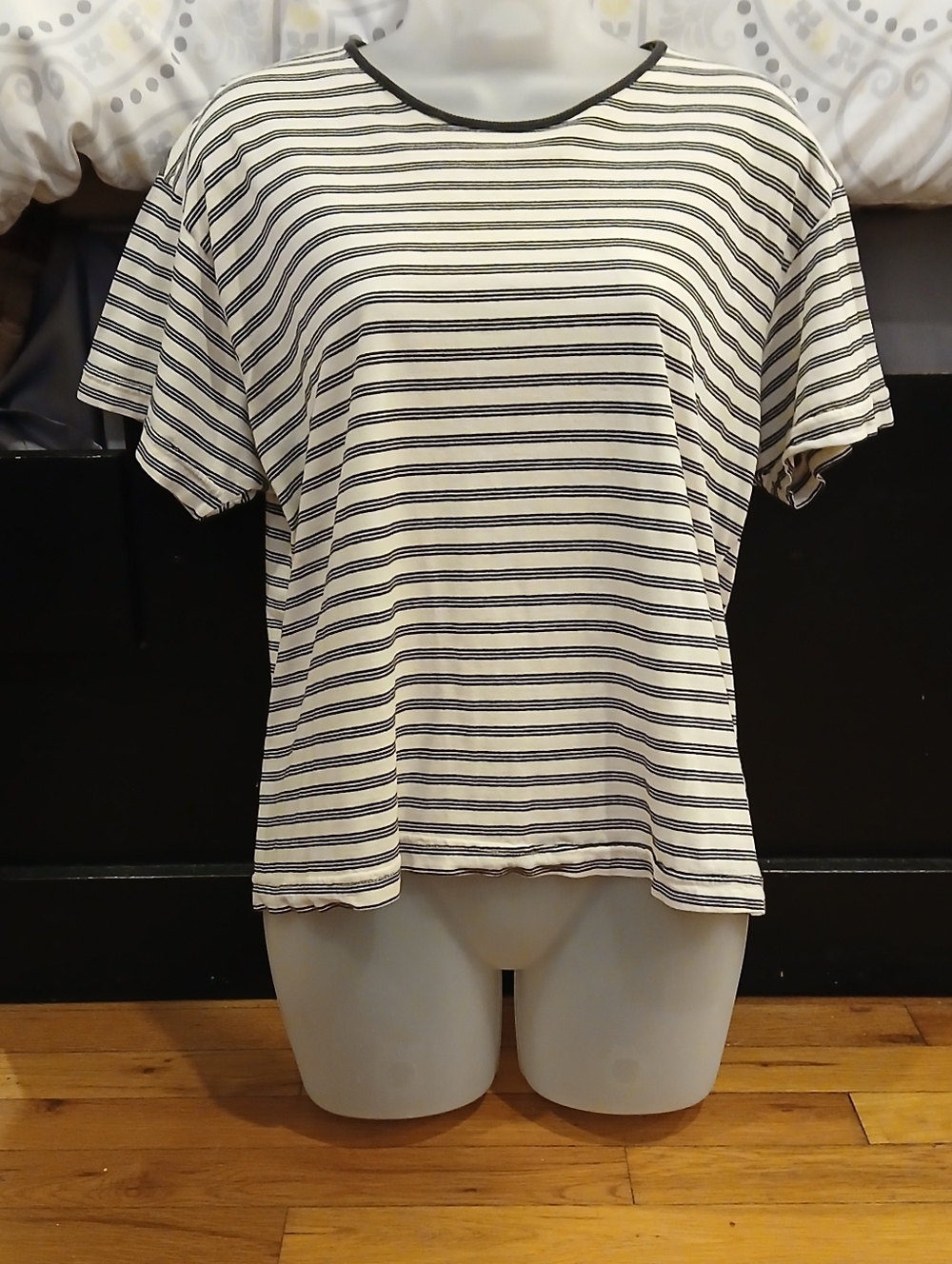 🎉4 Tops for $25🎉 Size Small Striped Tee
